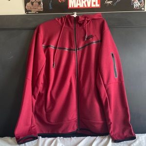 Burgundy Nike Tech Fleece